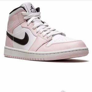 💯 Authentic WMNS AIR JORDAN 1 “BARELY ROSE” with original box